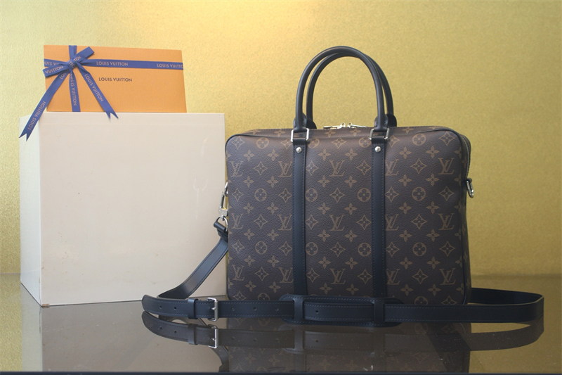 루이비통 포르트 도큐멍 보야주 PM 모노그램 M52005