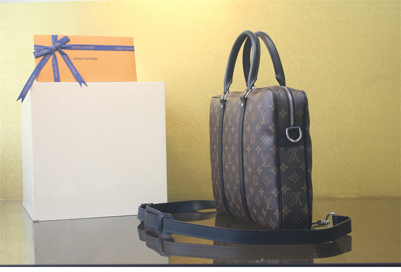 루이비통 포르트 도큐멍 보야주 PM 모노그램 M52005