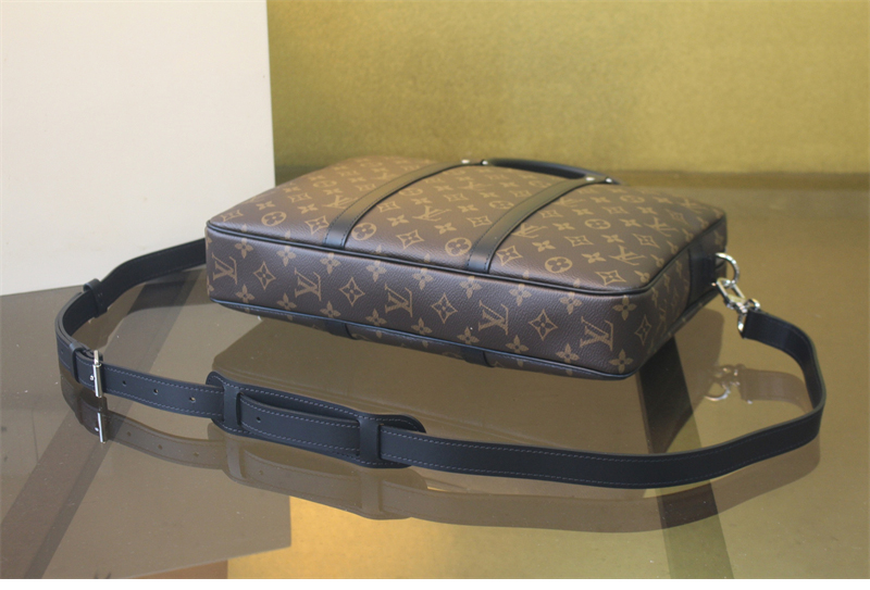 루이비통 포르트 도큐멍 보야주 PM 모노그램 M52005