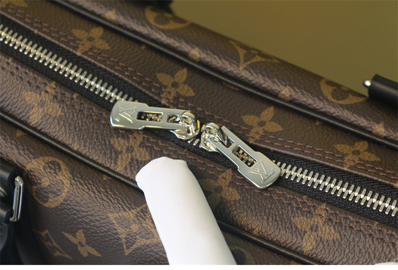 루이비통 포르트 도큐멍 보야주 PM 모노그램 M52005