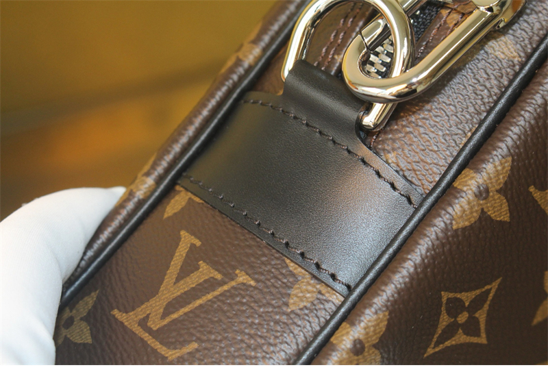 루이비통 포르트 도큐멍 보야주 PM 모노그램 M52005