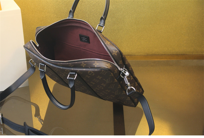 루이비통 포르트 도큐멍 보야주 PM 모노그램 M52005