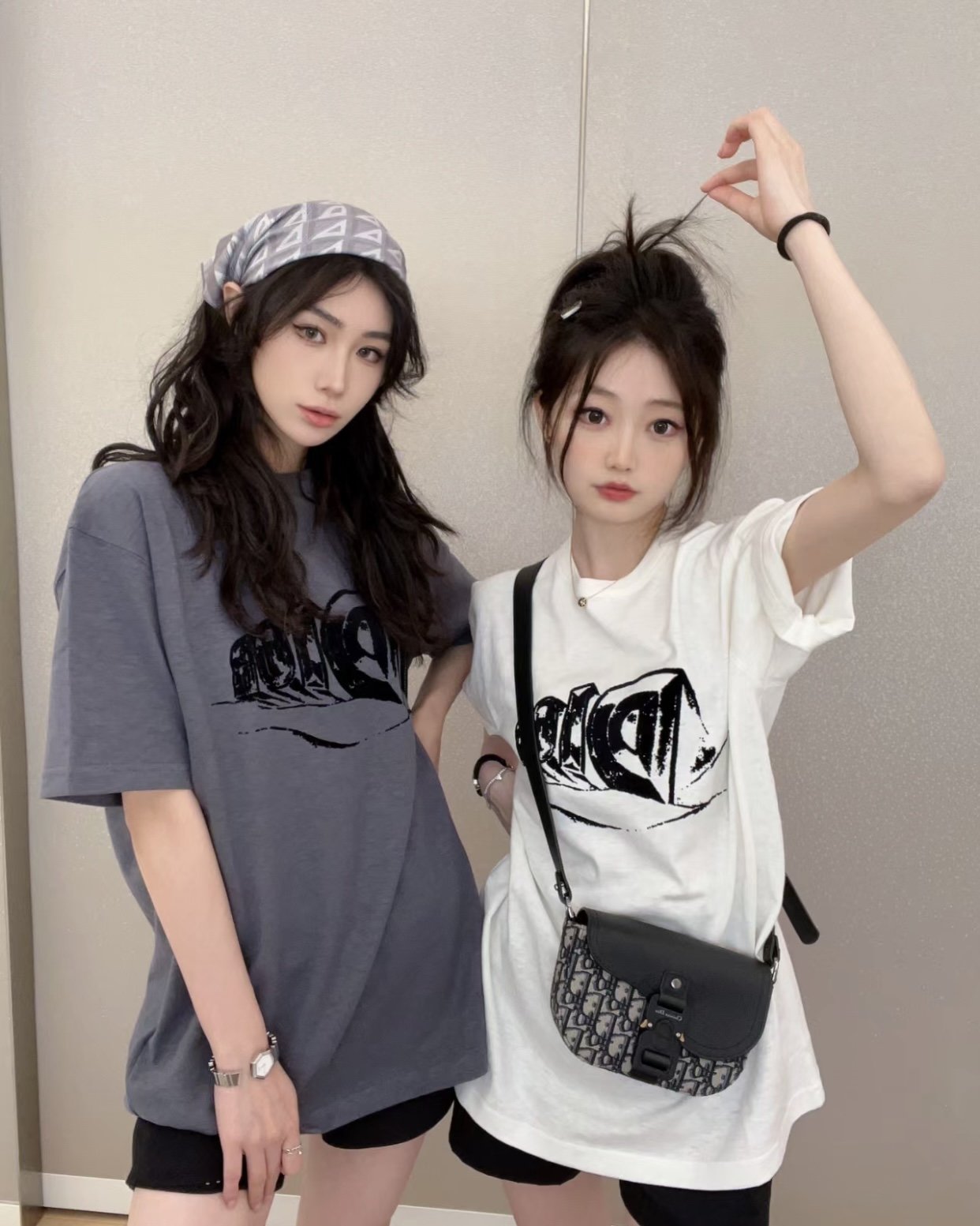 디올 23FW 화이트 플록 아스트로 반팔 티셔츠 화이트