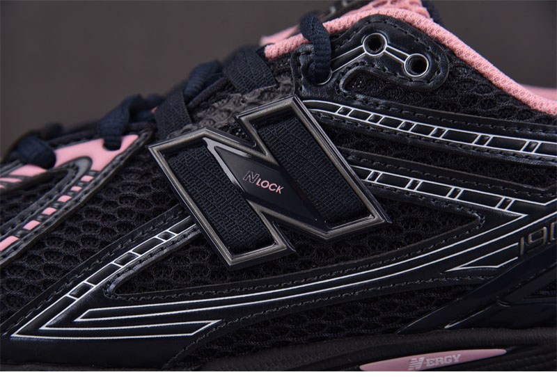 뉴발란스 1906R 이클립스 핑크 태피 U1906RCU
