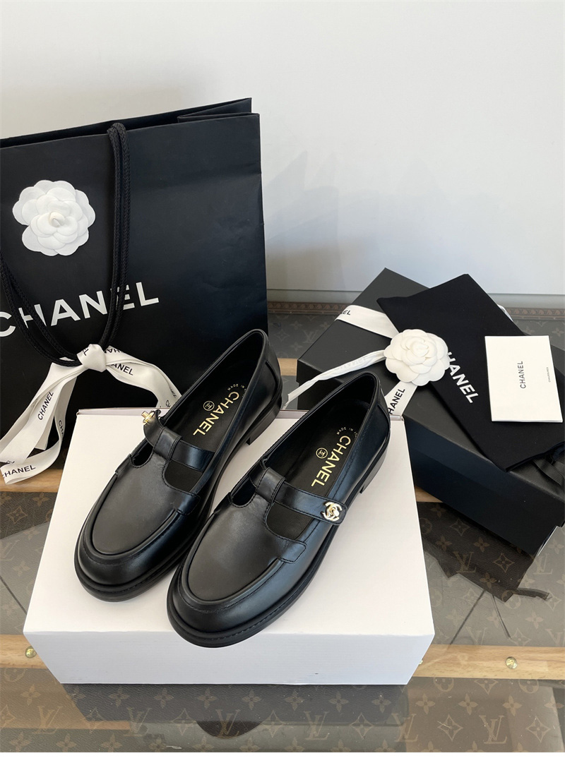 샤넬 25K 카프스킨 T 스트랩 턴락 금장 CC로고 로퍼