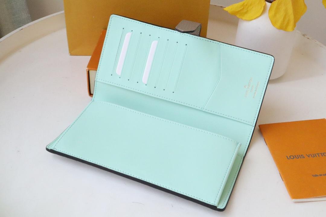 Louis Vuitton M81330