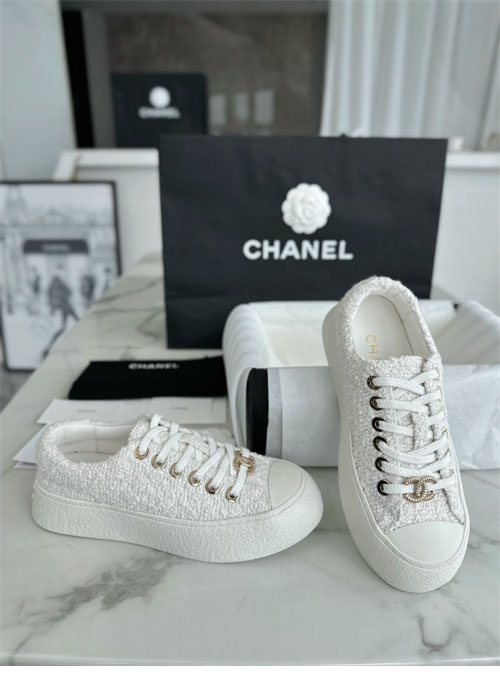 샤넬 24P 트위드 골드 브로치 스니커즈