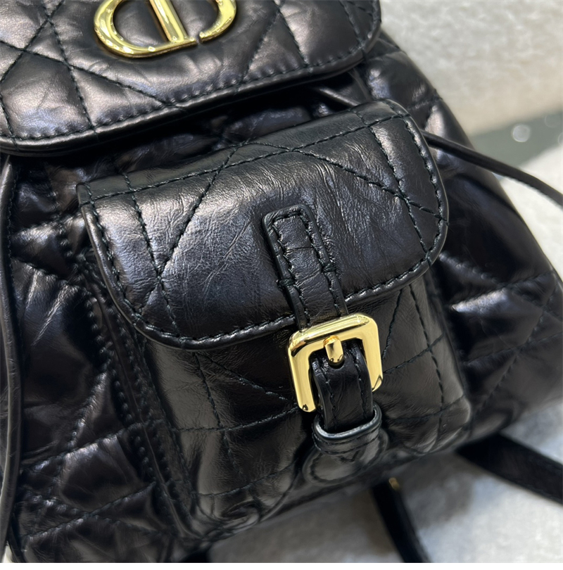 디올 카로 스몰 백팩 블랙 매크로까나쥬 크링클