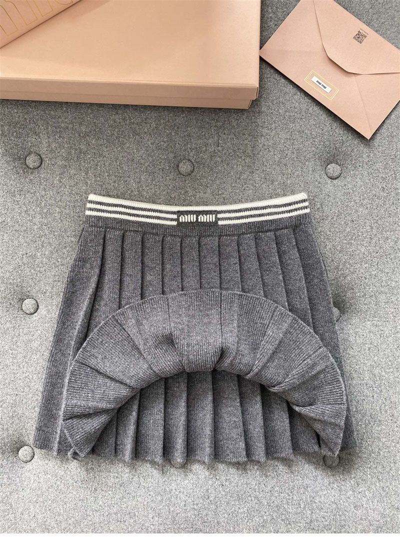 미우미우 울 캐시미어 플리츠 미니 스커트