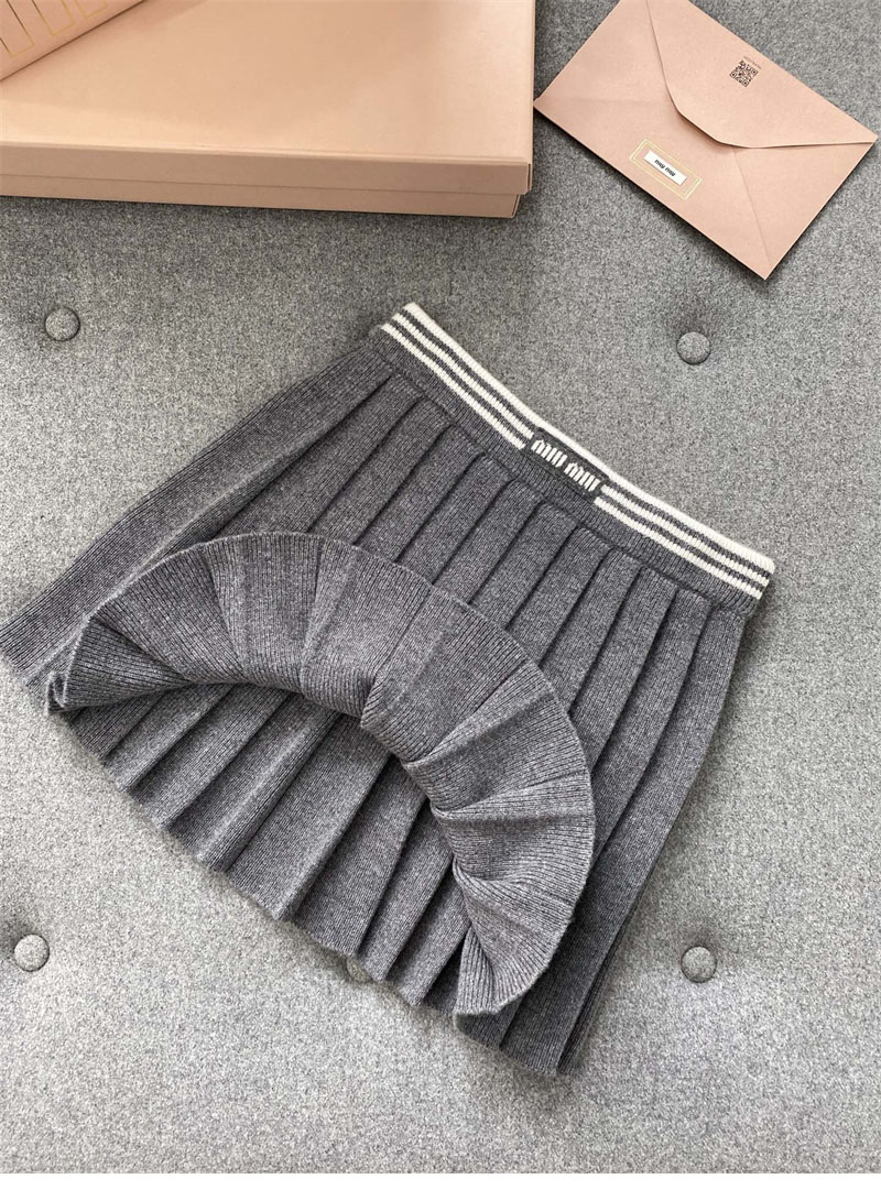 미우미우 울 캐시미어 플리츠 미니 스커트