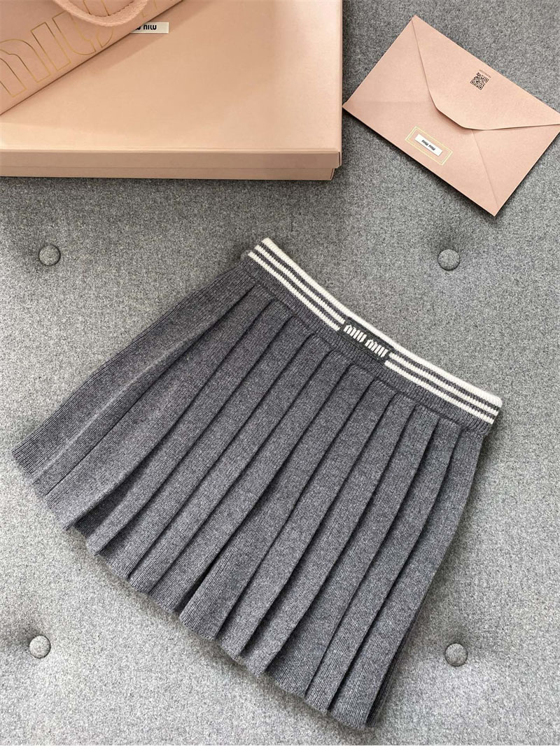 미우미우 울 캐시미어 플리츠 미니 스커트