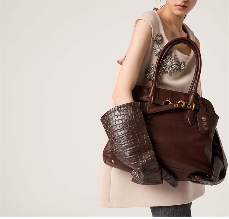 미우미우 아방뛰르 나파 가죽 토트백 미디엄 브라운 5BG291