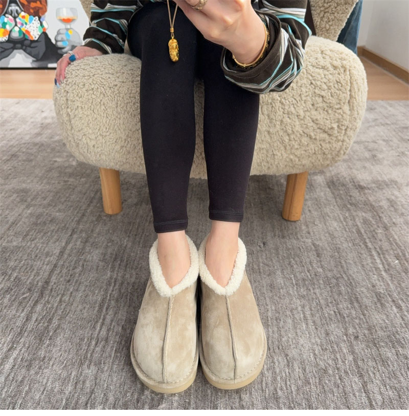 미우미우 시어링 앵클 부츠 스웨이드