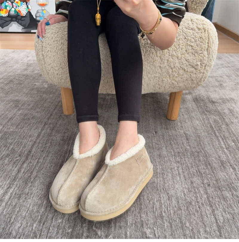 미우미우 시어링 앵클 부츠 스웨이드