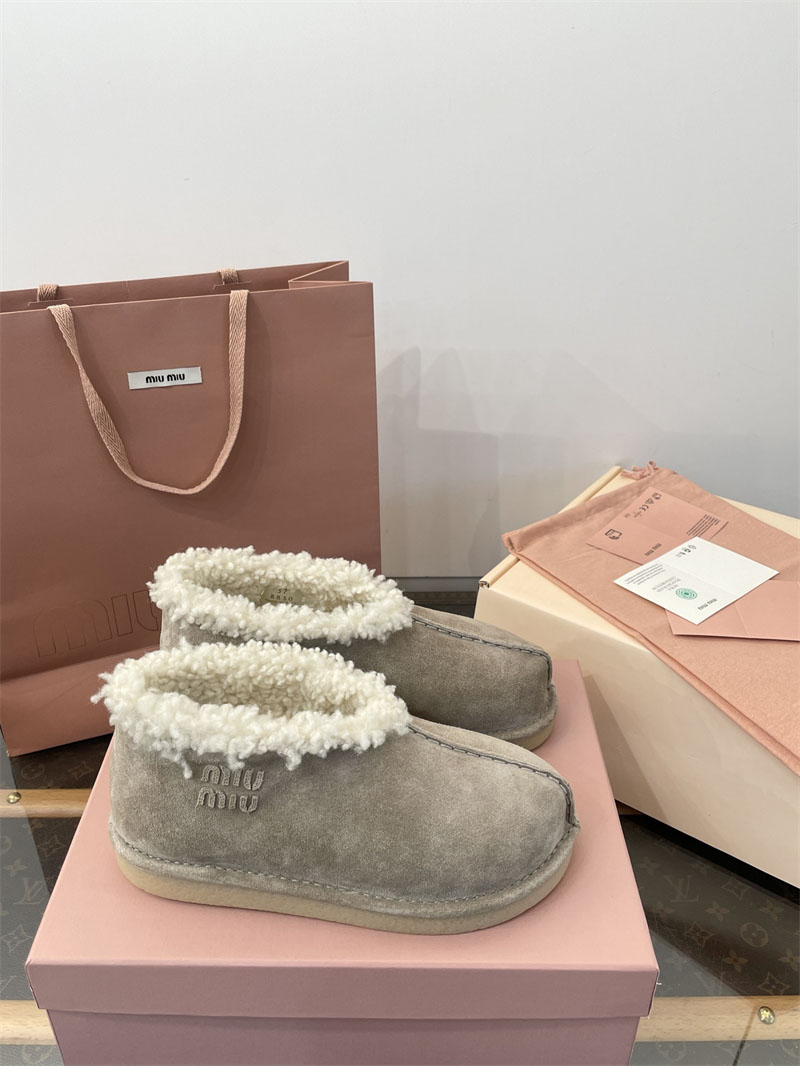 미우미우 시어링 앵클 부츠 스웨이드