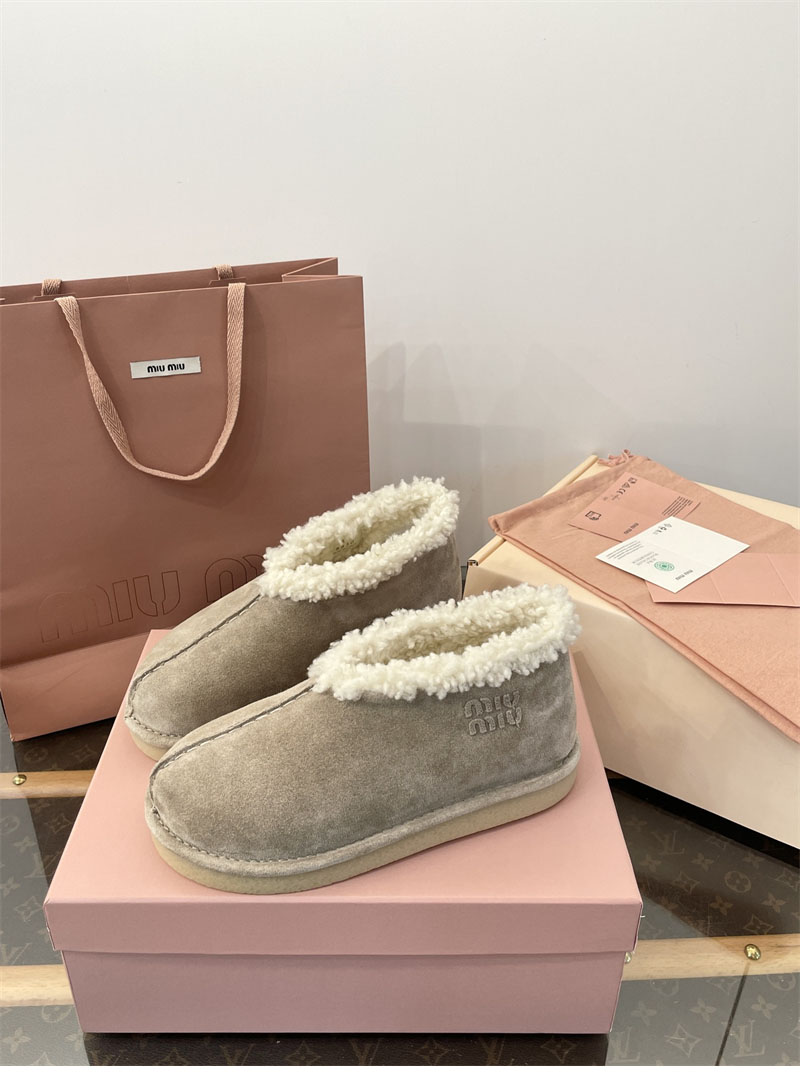 미우미우 시어링 앵클 부츠 스웨이드