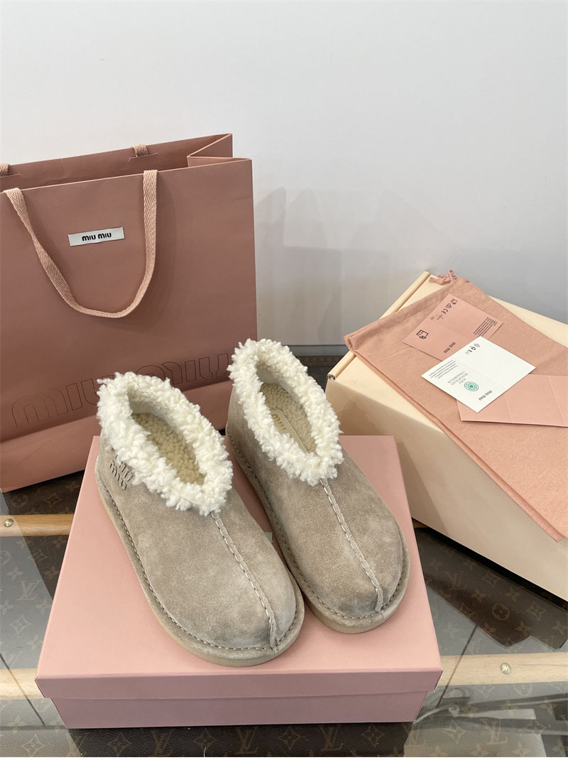 미우미우 시어링 앵클 부츠 스웨이드