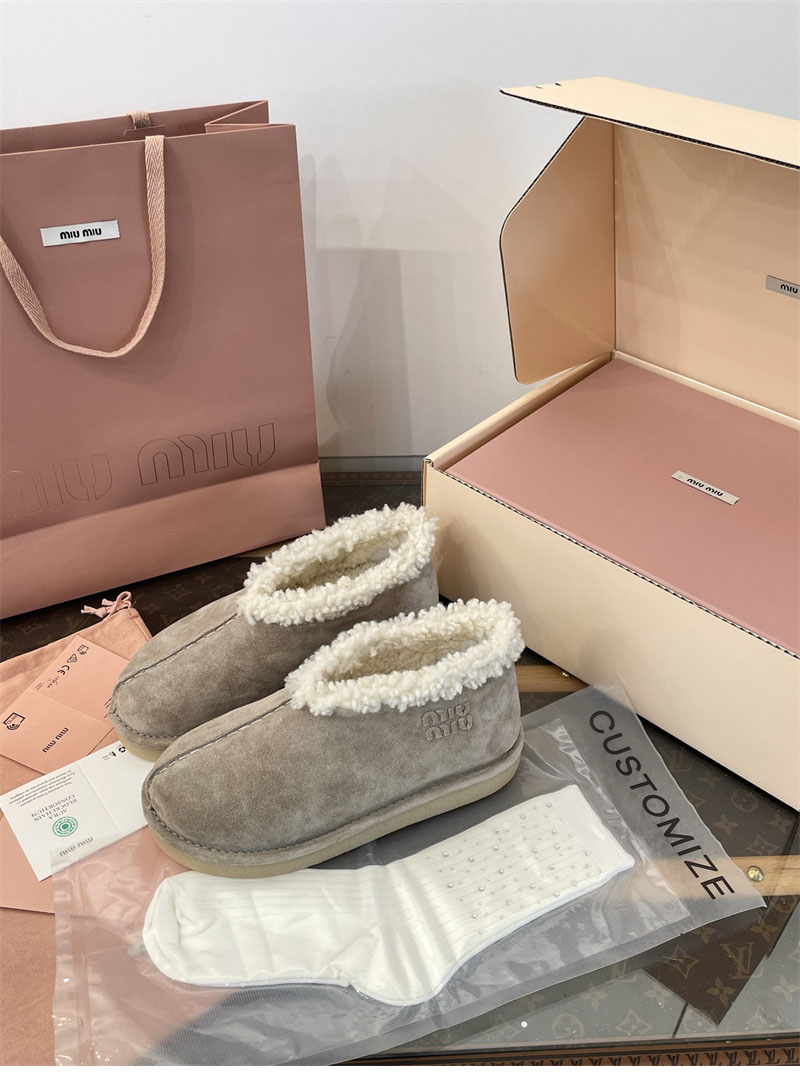 미우미우 시어링 앵클 부츠 스웨이드