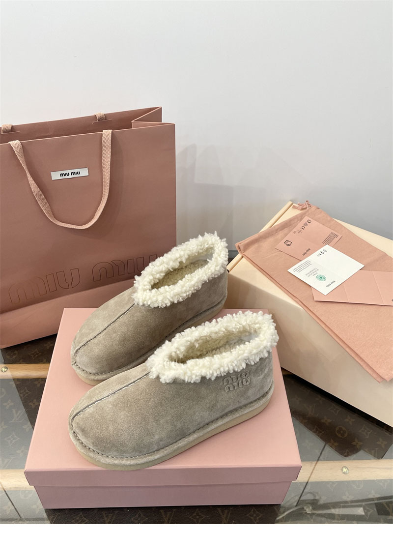 미우미우 시어링 앵클 부츠 스웨이드