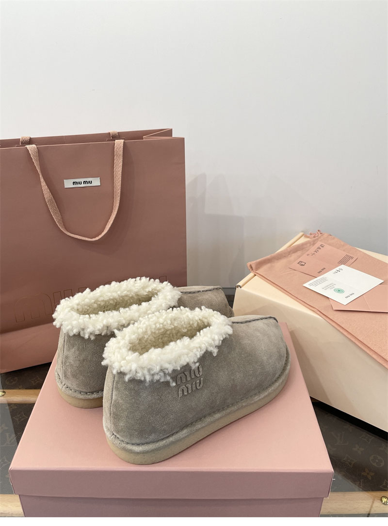 미우미우 시어링 앵클 부츠 스웨이드