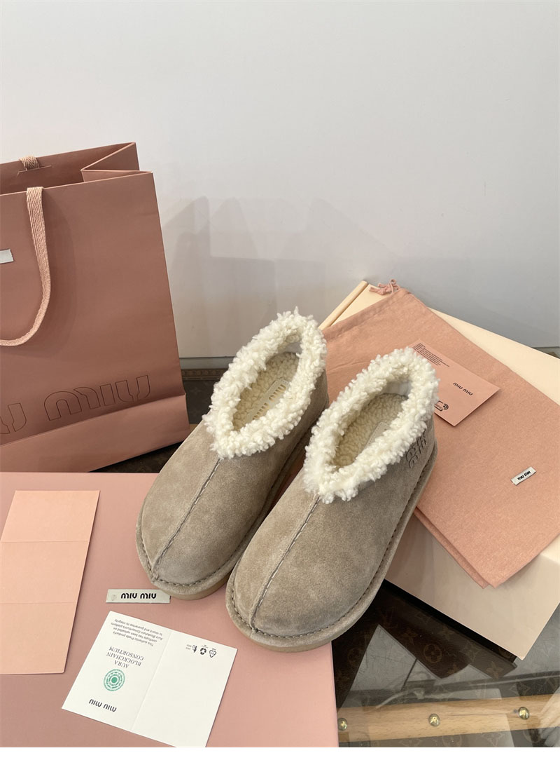 미우미우 시어링 앵클 부츠 스웨이드