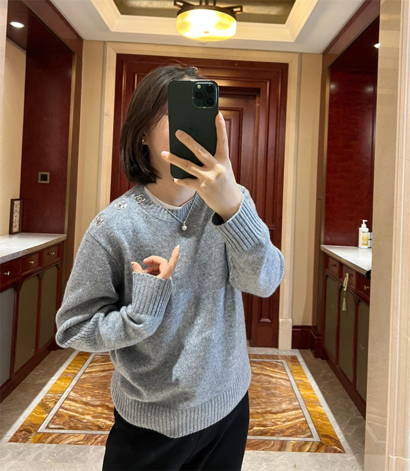 샤넬 숄더 버튼 CC로고 울 니트 스웨터