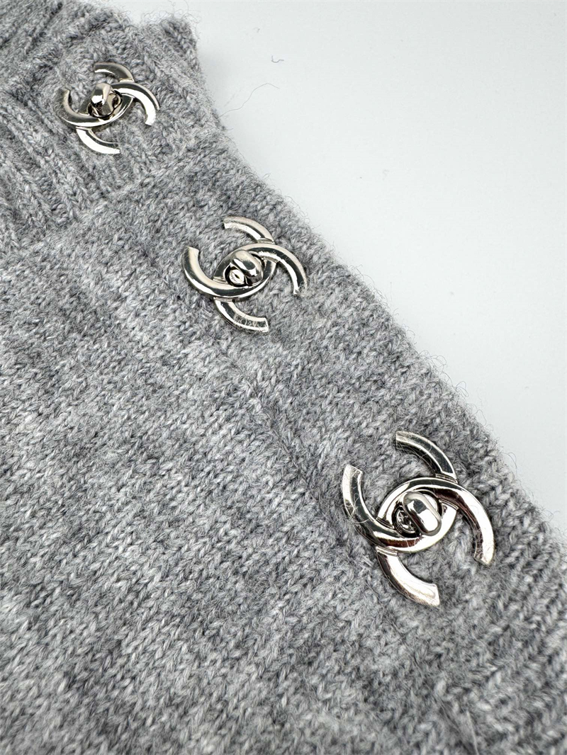 샤넬 숄더 버튼 CC로고 울 니트 스웨터