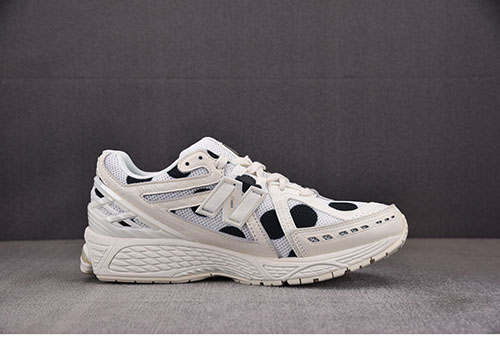 뉴발란스 1906R 폴카 도트 화이트 M1906RPC