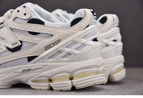 뉴발란스 1906R 폴카 도트 화이트 M1906RPC