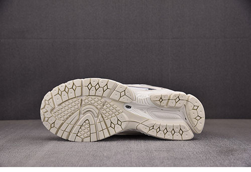 뉴발란스 1906R 폴카 도트 화이트 M1906RPC