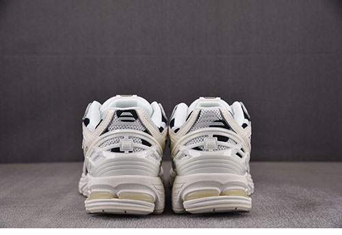 뉴발란스 1906R 폴카 도트 화이트 M1906RPC