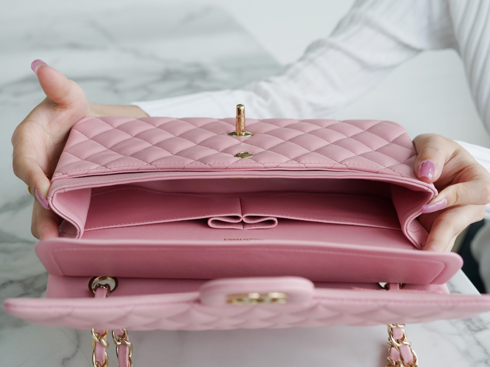 샤넬 Classic Medium Lam