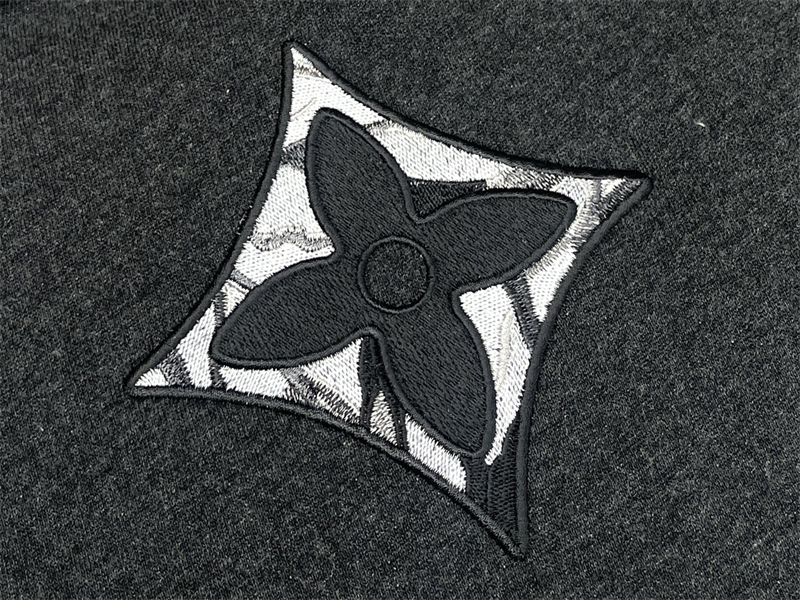 루이비통 LV Ice 로고 콤팩트 코튼 크루넥 스웨터