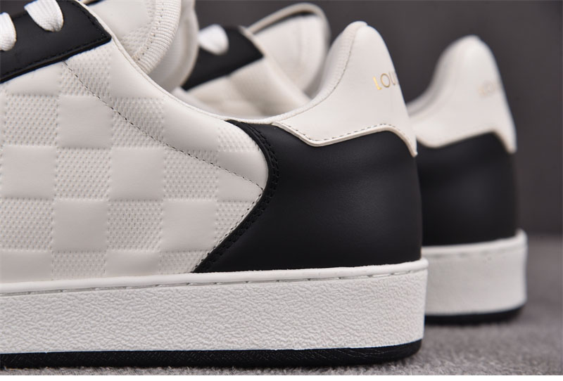 루이비통 리볼리 스니커즈 블랙/화이트