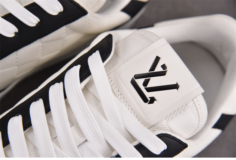 루이비통 리볼리 스니커즈 블랙/화이트