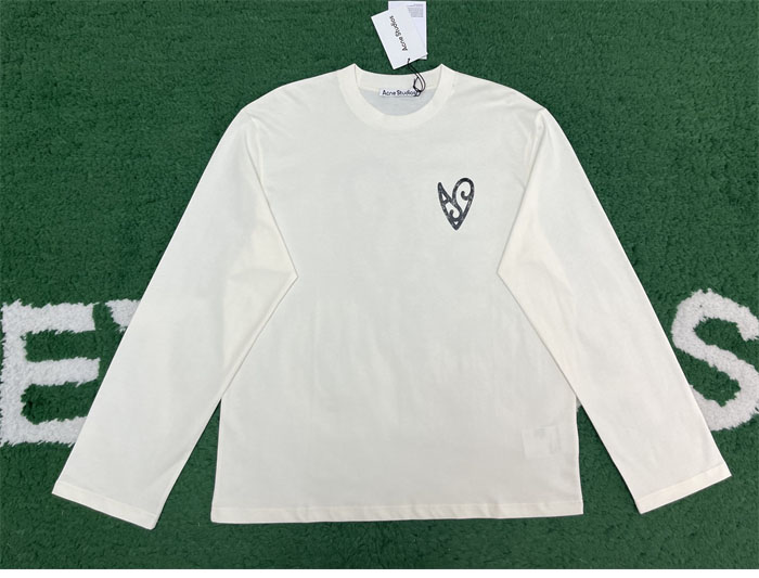 아크네 하트 프린트 긴팔 티셔츠