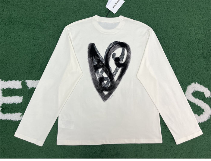 아크네 하트 프린트 긴팔 티셔츠