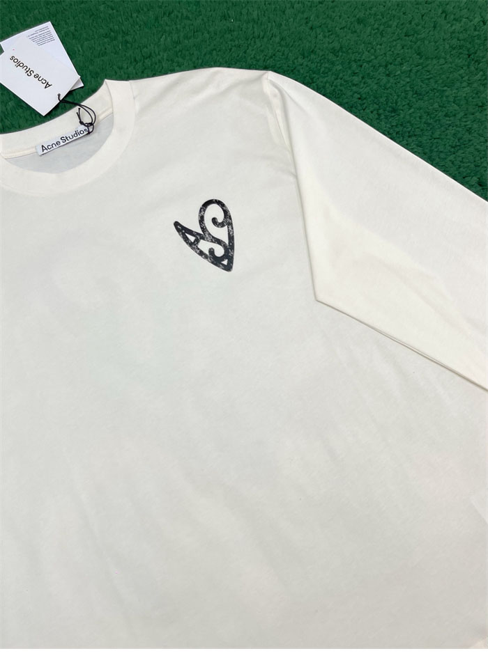 아크네 하트 프린트 긴팔 티셔츠