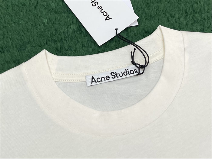 아크네 하트 프린트 긴팔 티셔츠