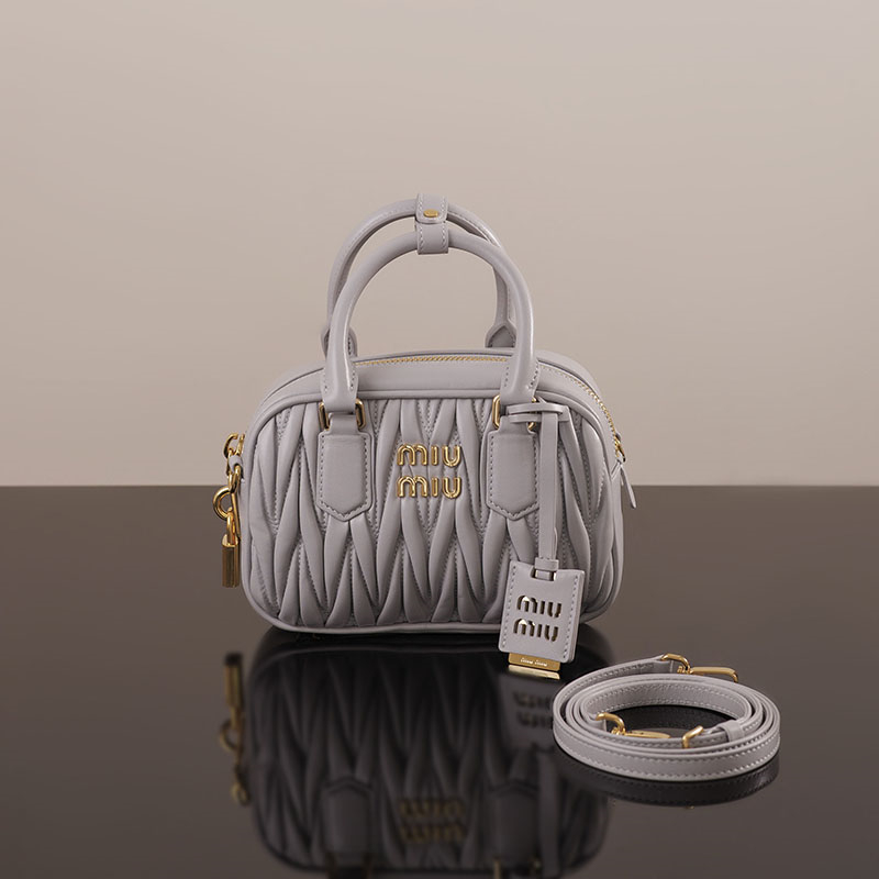 미우미우 아르카디 마테라쎄 나파 가죽 숄더 백 그레이 5BB123