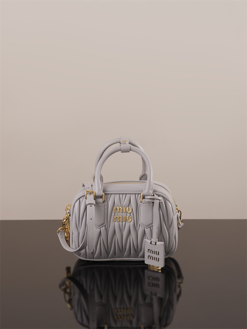 미우미우 아르카디 마테라쎄 나파 가죽 숄더 백 그레이 5BB123
