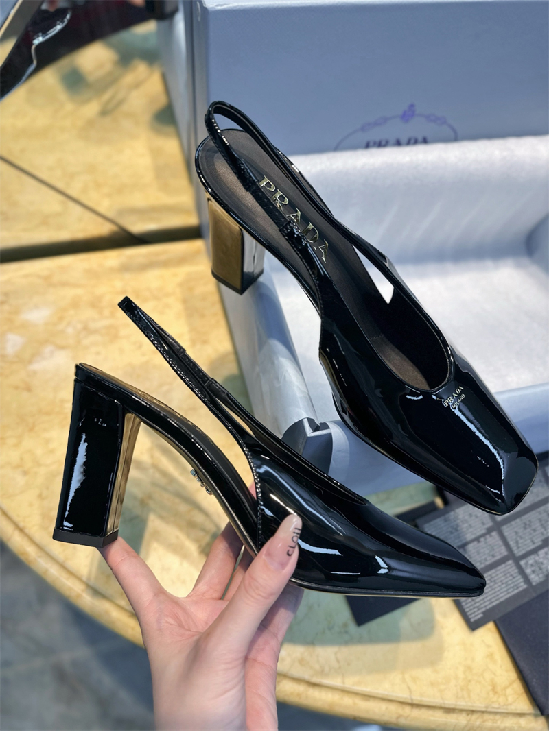 프라다 페이턴트 레더 슬링백 펌프스