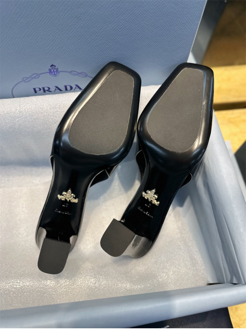 프라다 페이턴트 레더 슬링백 펌프스